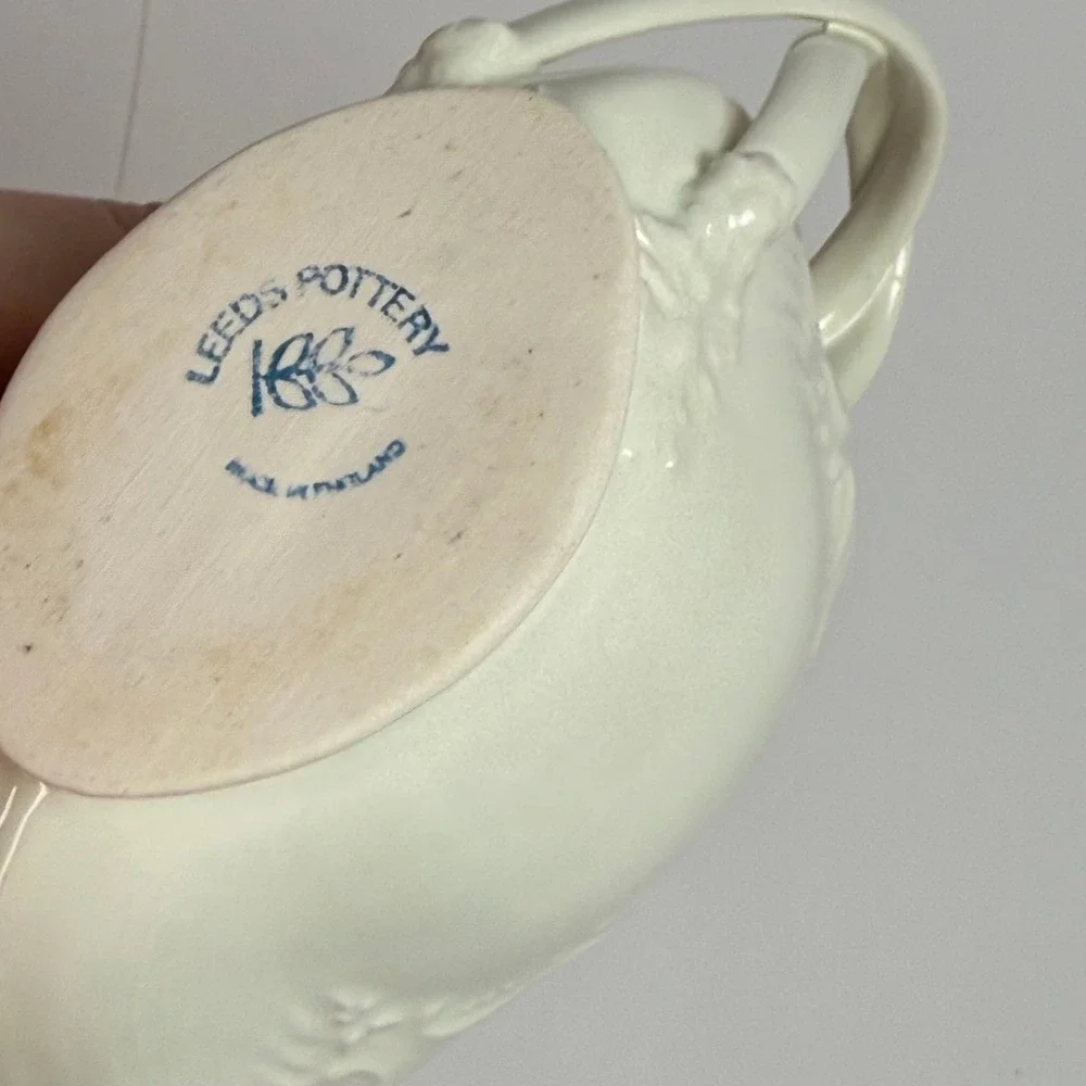 Leedsware Creamware Gravy Boat Leeds Pottery England Cream Embossed Sauce 6.5